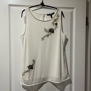 WHITE HOUSE BLACK MARKET EMBROIDERED MESH SHELL BLOUSE SIZE MEDIUM NWT!